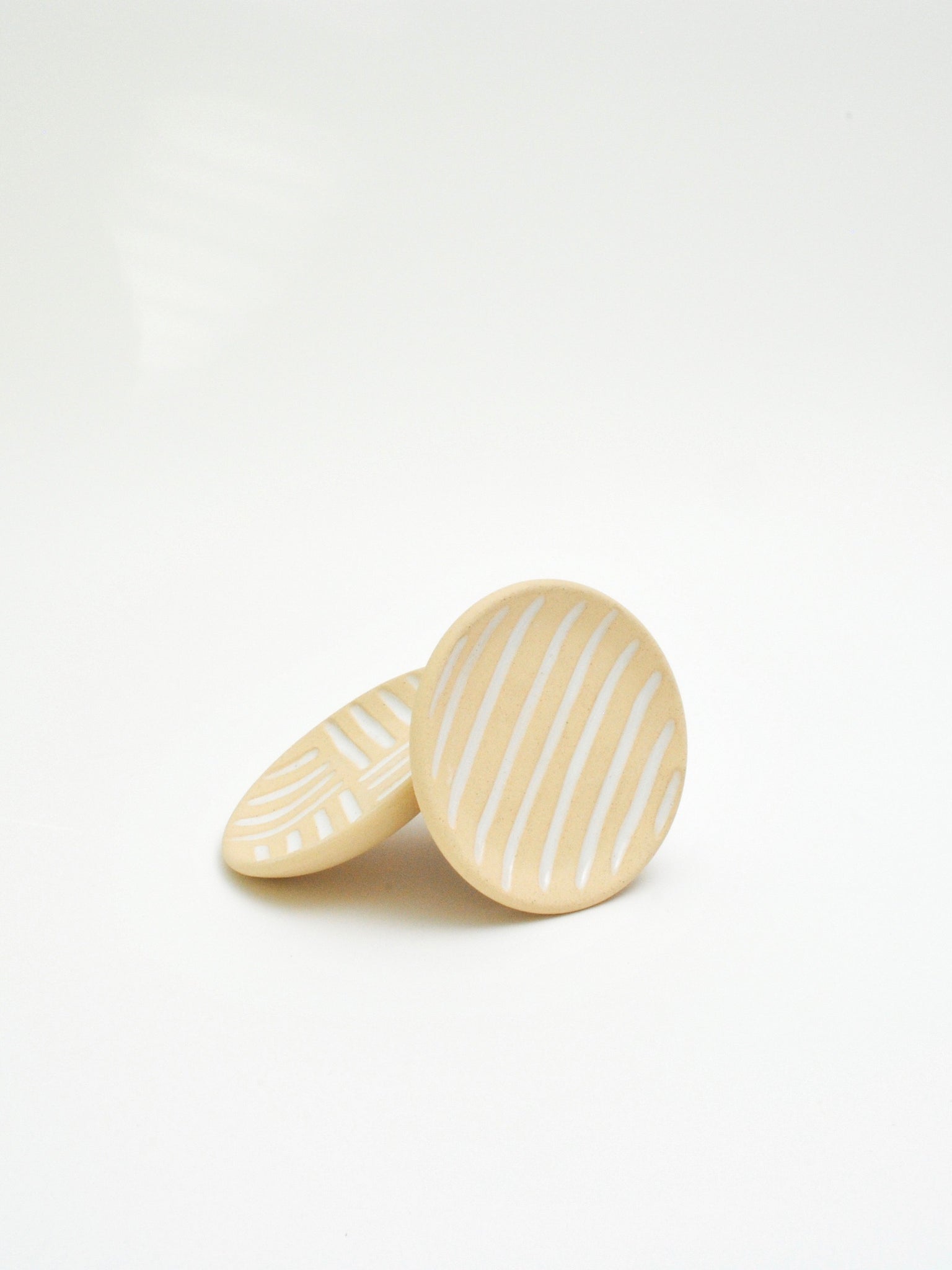 CARVED DISH