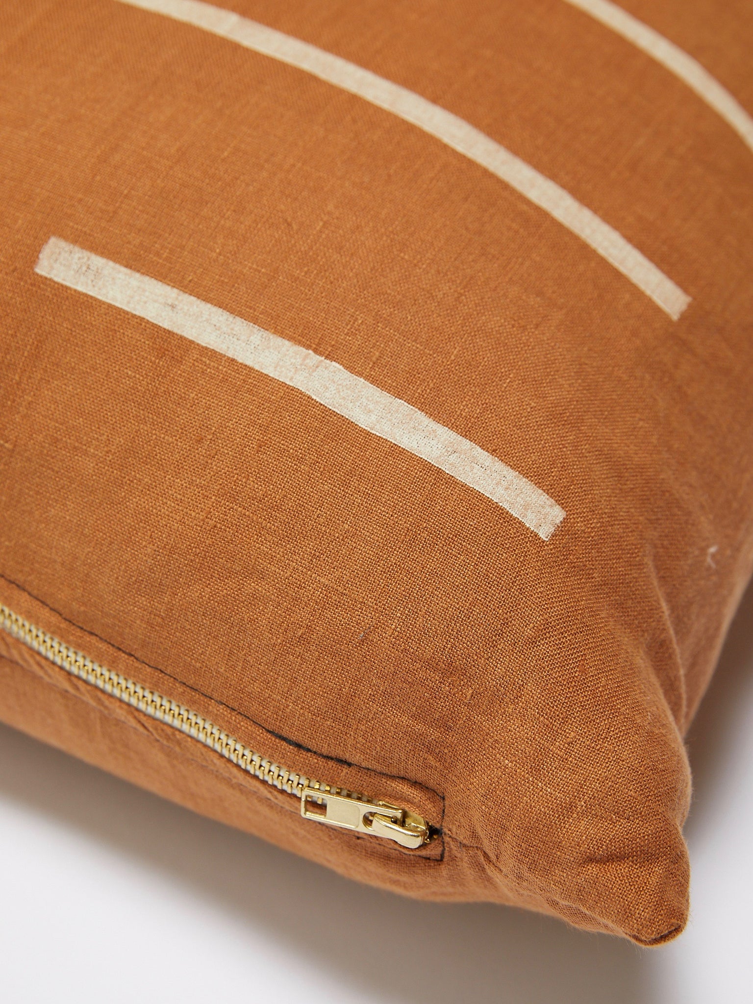 K'UN RUST PILLOW